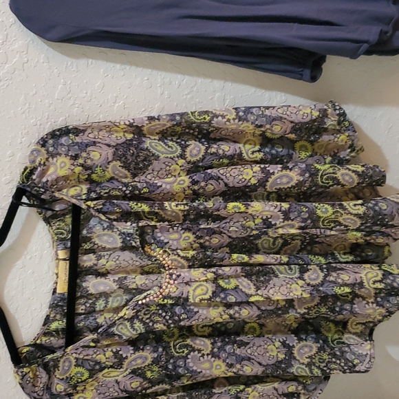 Women's tops some are dressy some are comfy - Picture 3 of 16